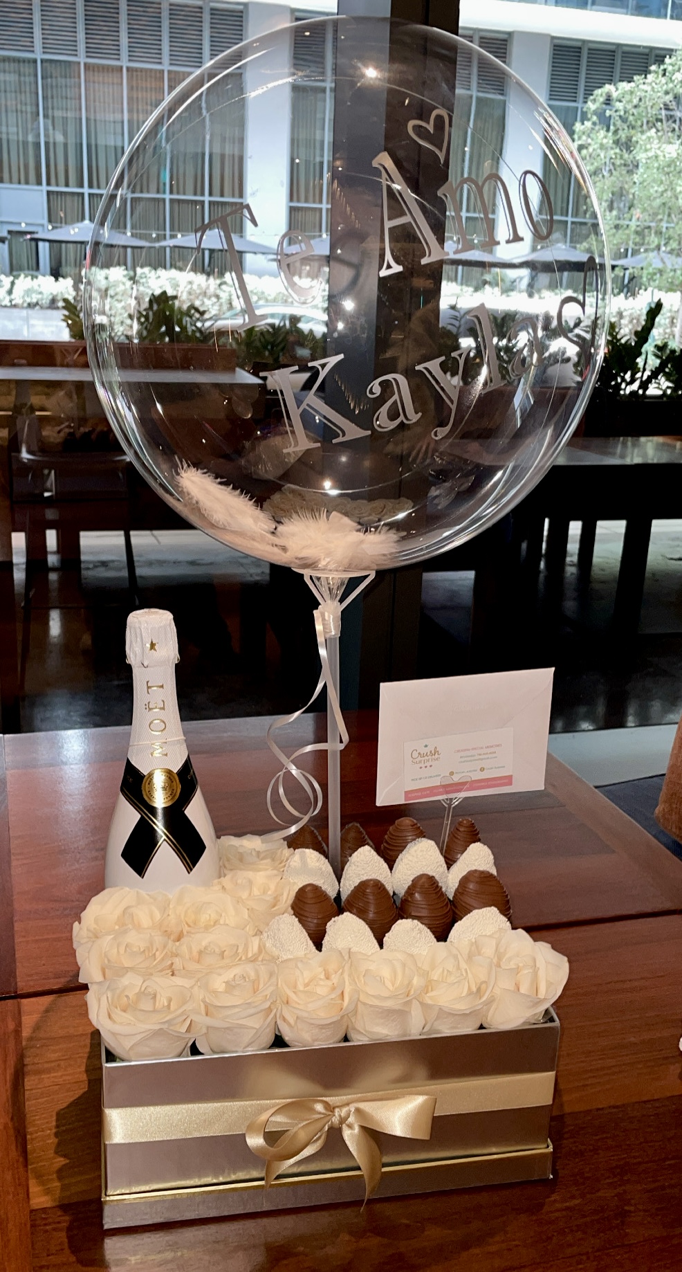 Sweet Deluxe Moet + Personalized Bubble Balloon